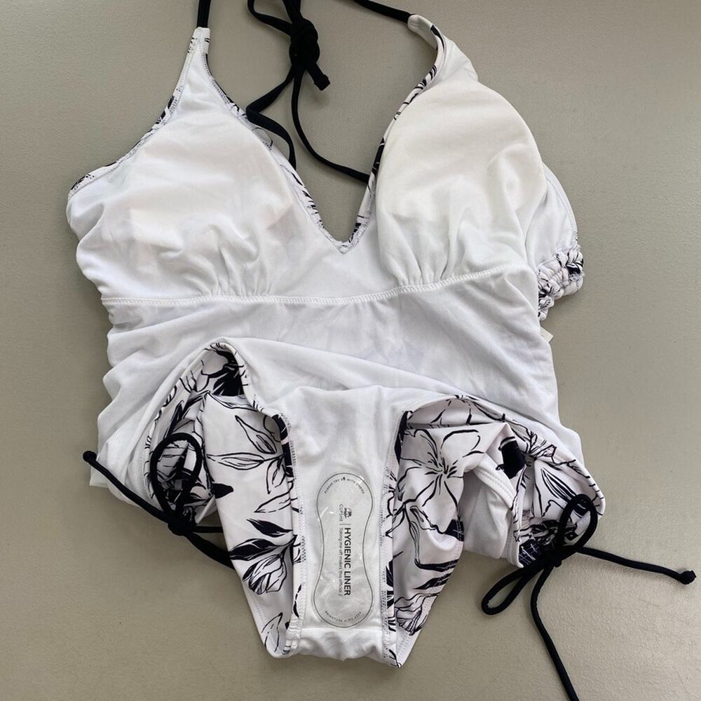 Cupshe One Piece Swimsuit Womens XL Floral Ruched Sides Halter Black White NEW - Picture 4 of 15